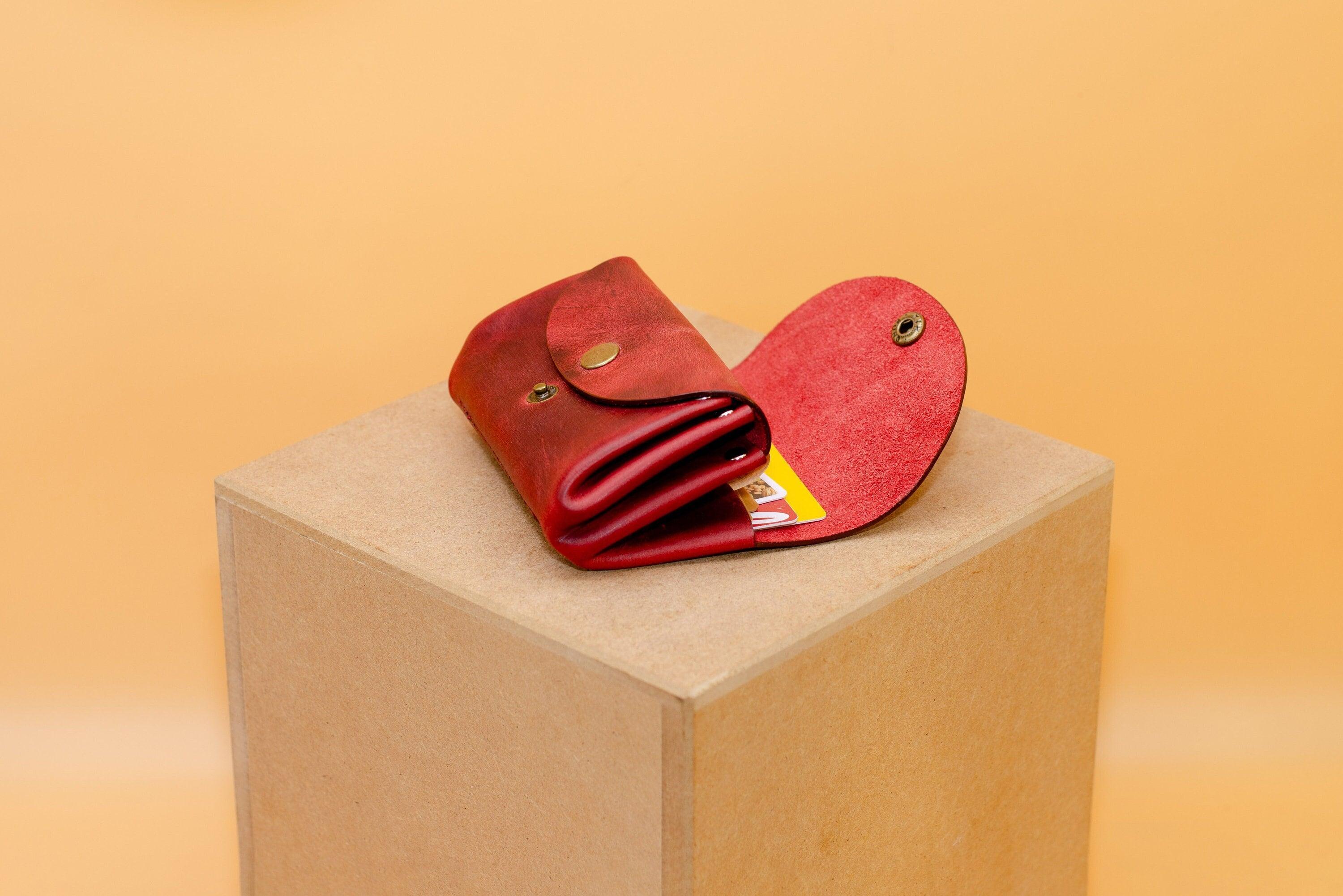 Kleine Geldbeutel für Damen. Minimalistisches Portemonnaie für Frauen. Geschenke für Sie. Schlanke Brieftasche. Größe cir. 11,5x8x3,5cm. - KATAAB