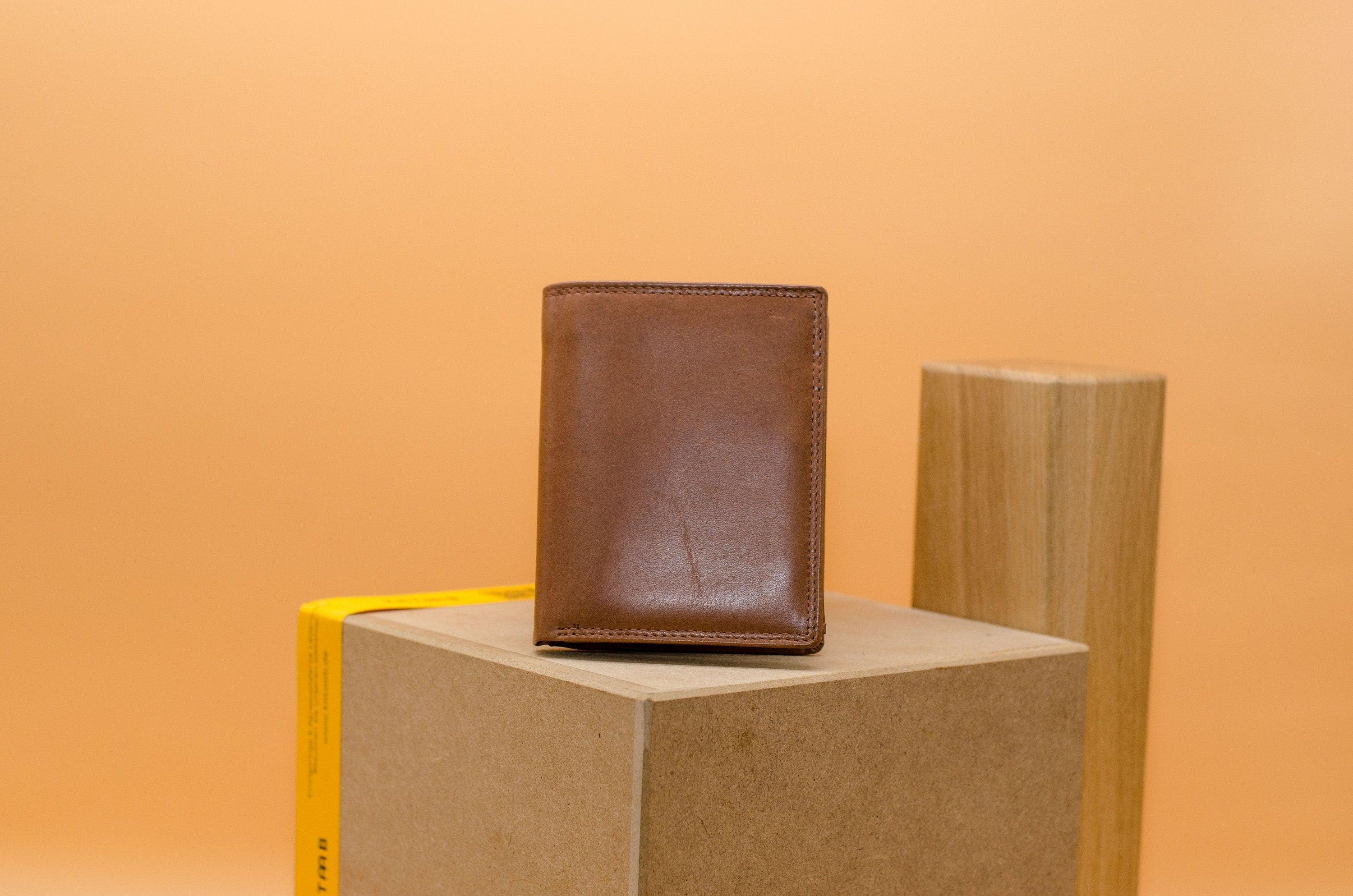 Personalisierte Geldbörse für Männer mit Gravur(Hochformat).Monogrammed Brieftasche für Männer.Portemonnaie für Herren.Gravierte Brieftasche - KATAAB