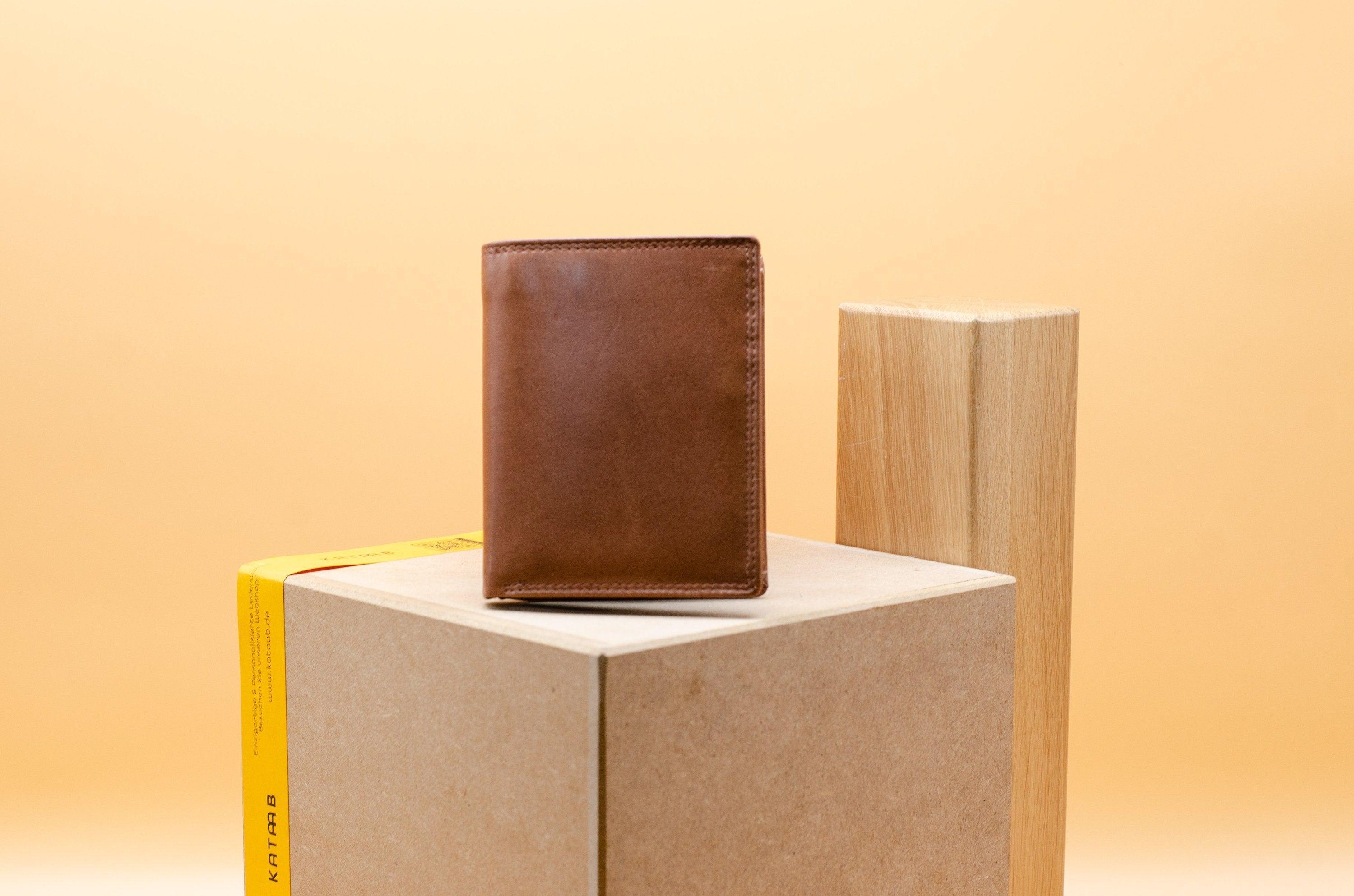 Personalisierte Geldbörse für Männer mit Gravur cir. 12x9,5cm.Monogrammed Brieftasche für Männer.Portemonnaie für Herren.Geburtstag für Papa - KATAAB