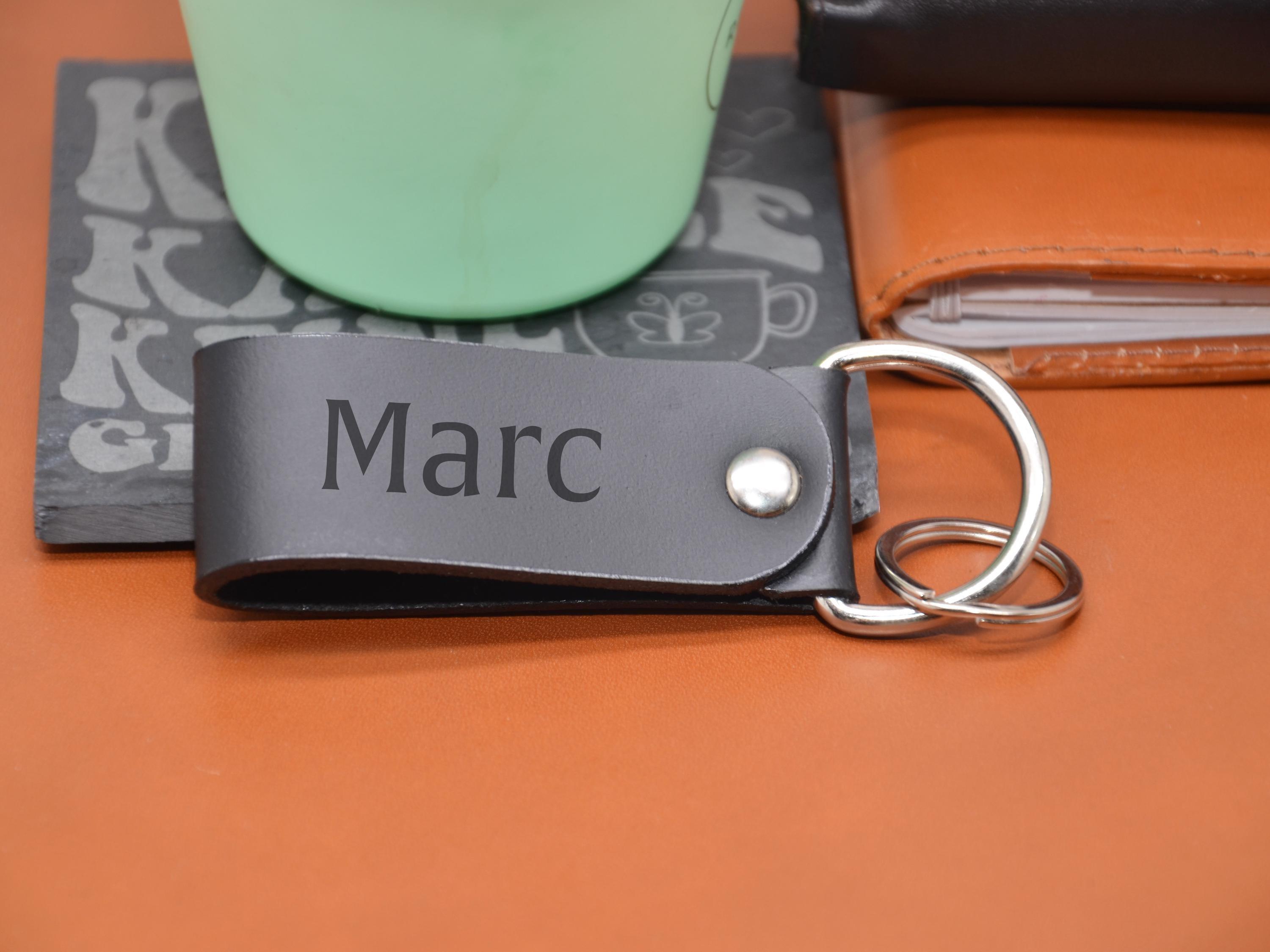 Monogramm-Schlüsselanhänger. Personalisierter Schlüsselanhänger mit Gravur. Geschenk zum Vatertag, Geschenk für ihn. Geburtstagsgeschenk. - KATAAB