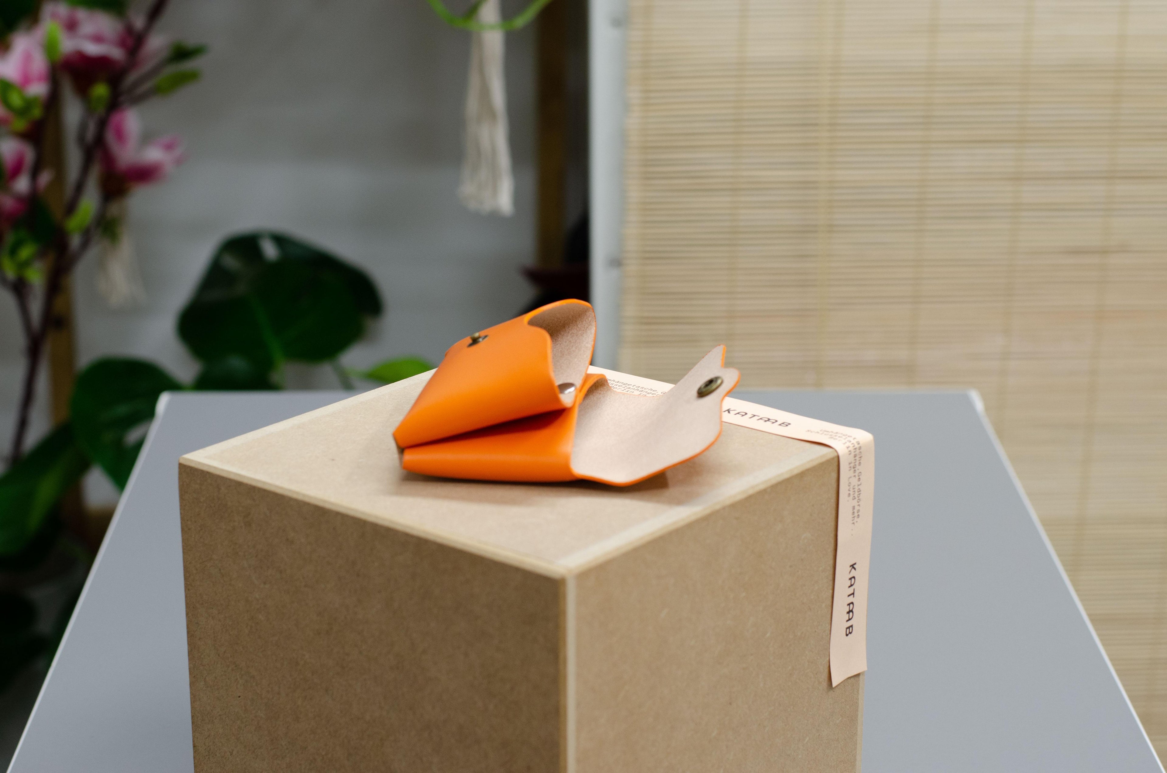 Handgefertigte Leder Geldbörse - Kleine Münzbörse - Geschenk für Ihn oder Sie - Minimalistische Leder Münzbörse - Geburtstagsgeschenk. - KATAAB