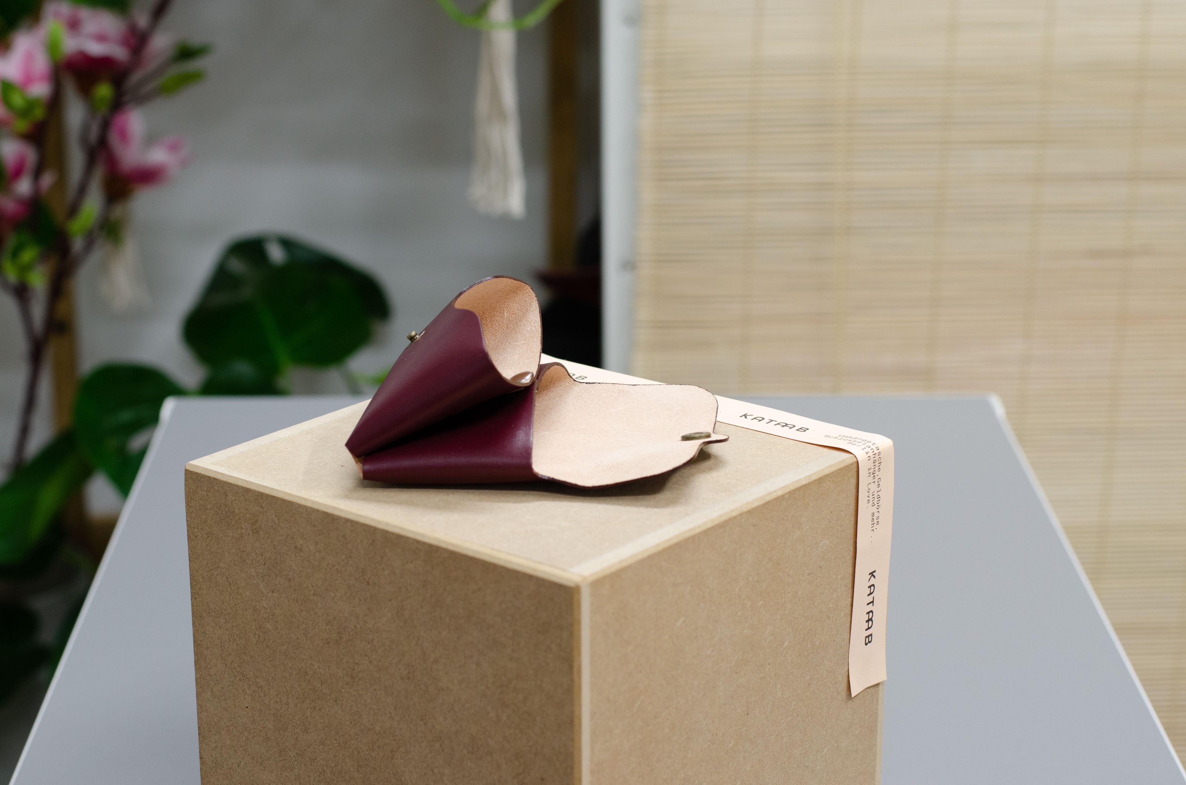 Minimalistischer Leder Geldbeutel. Kleine Ledergeldbörse. Geldbeutel für Damen. Frauen Portemonnaie. Schlanke Brieftasche.Geschenk für Sie. - KATAAB