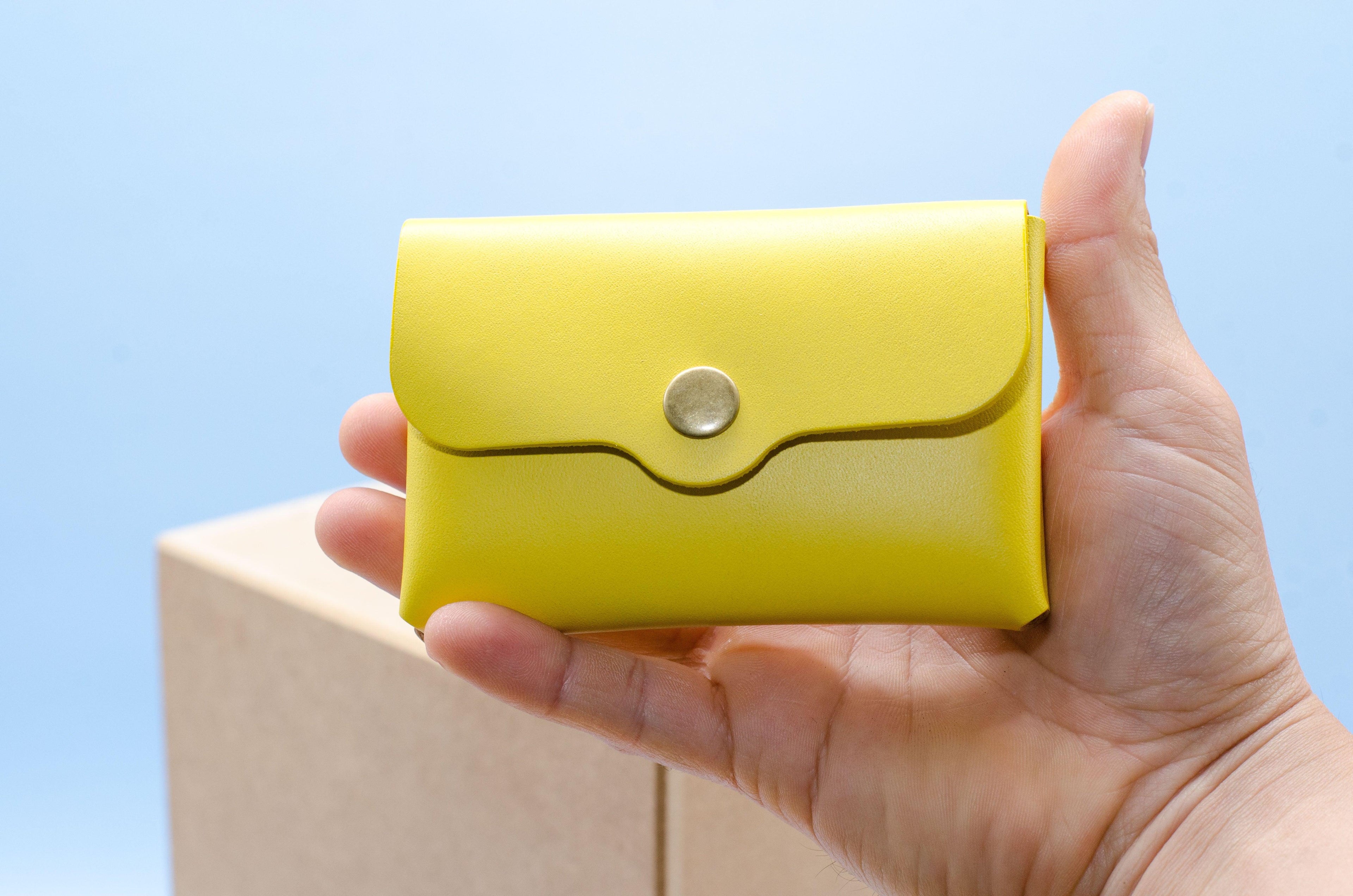 Schlanke Leder Geldbörse für Frauen und Männer 11x7x1,5cm. Kleiner Leder Geldbeutel für Ihn und Sie. Münzfach - Minimalistisches Design. - KATAAB