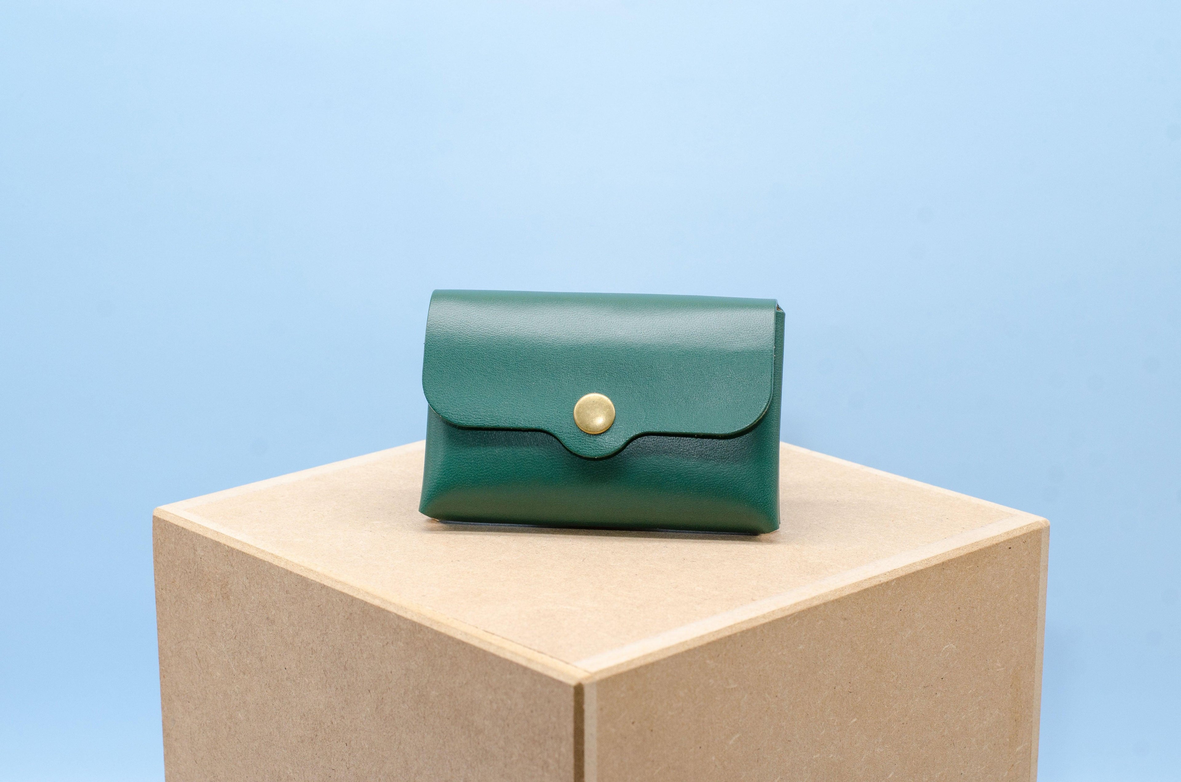 Handgefertigtes Leder Portemonnaie für Frauen und Männer cir. 11x7x1,5cm - Kleiner Kartenhalter - Jubiläumsgeschenk. Geschenke für sie/ihn. - KATAAB