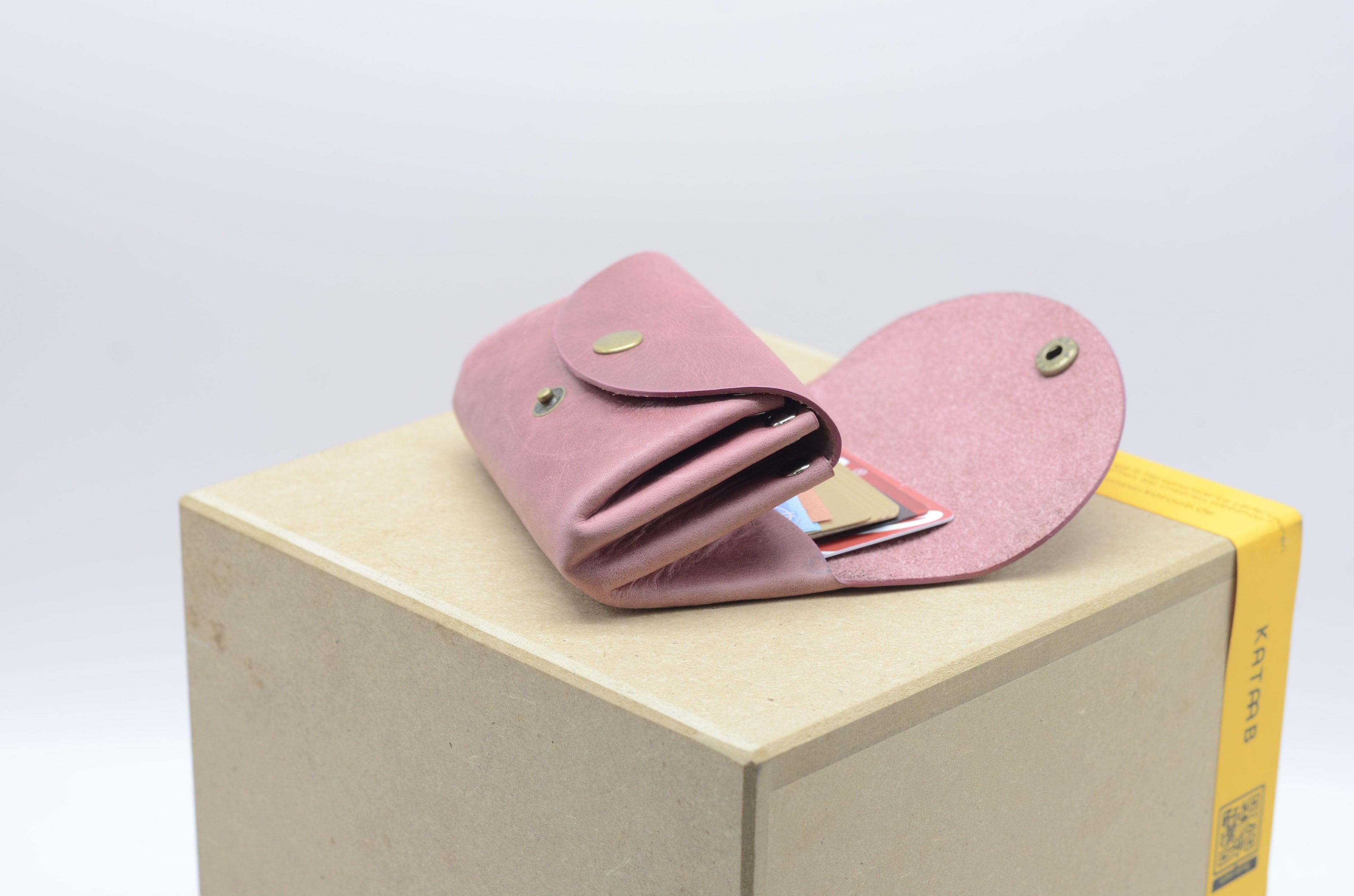 Minimalistisches Portemonnaie für Frauen cir. 11,5x8x3,5cm. Kleine Geldbeutel für Damen. Geschenke für Sie. Schlanke Brieftasche für Damen. Altrosa - KATAAB