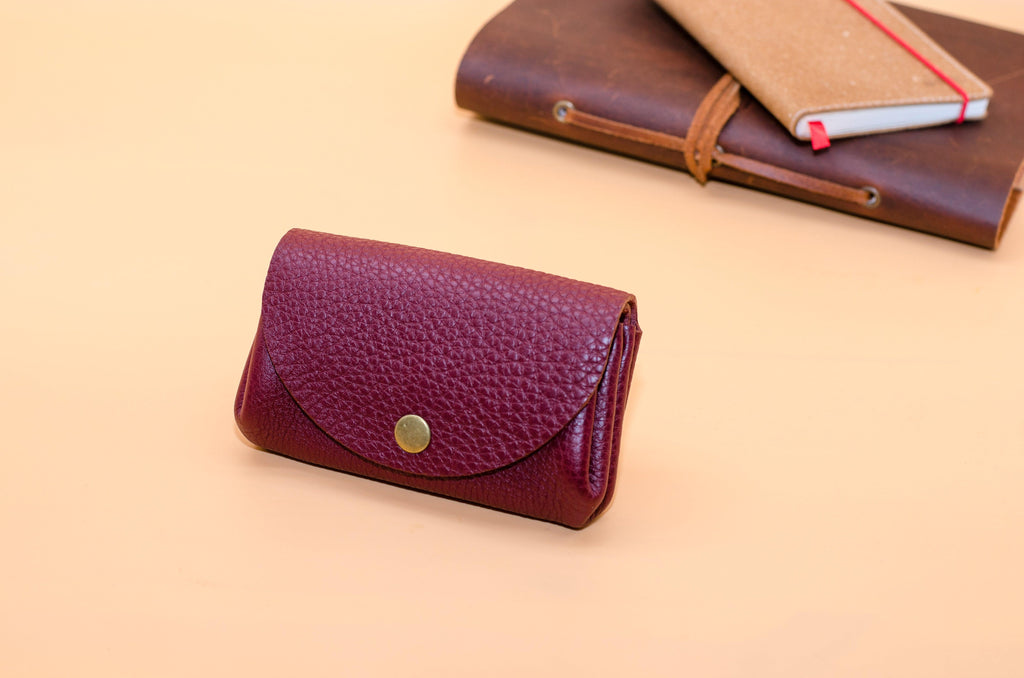 Kleiner Geldbeutel für Damen. Minimalistische Brieftasche als Geschenkidee. Schlanke und praktische Geldbörse (11,5x8x3,5 cm) - KATAAB