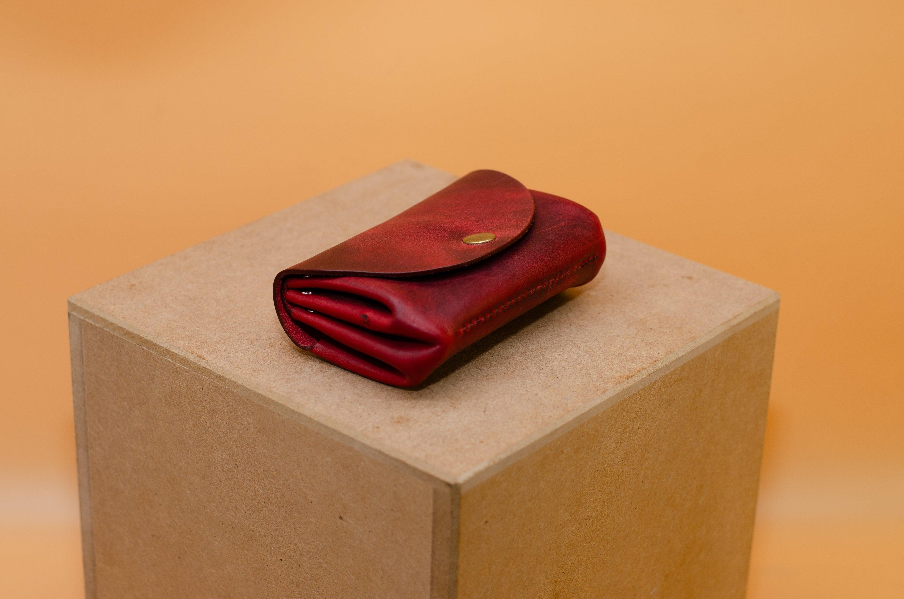 Kleine Geldbeutel für Damen. Minimalistisches Portemonnaie für Frauen. Geschenke für Sie. Schlanke Brieftasche. Größe cir. 11,5x8x3,5cm. - KATAAB