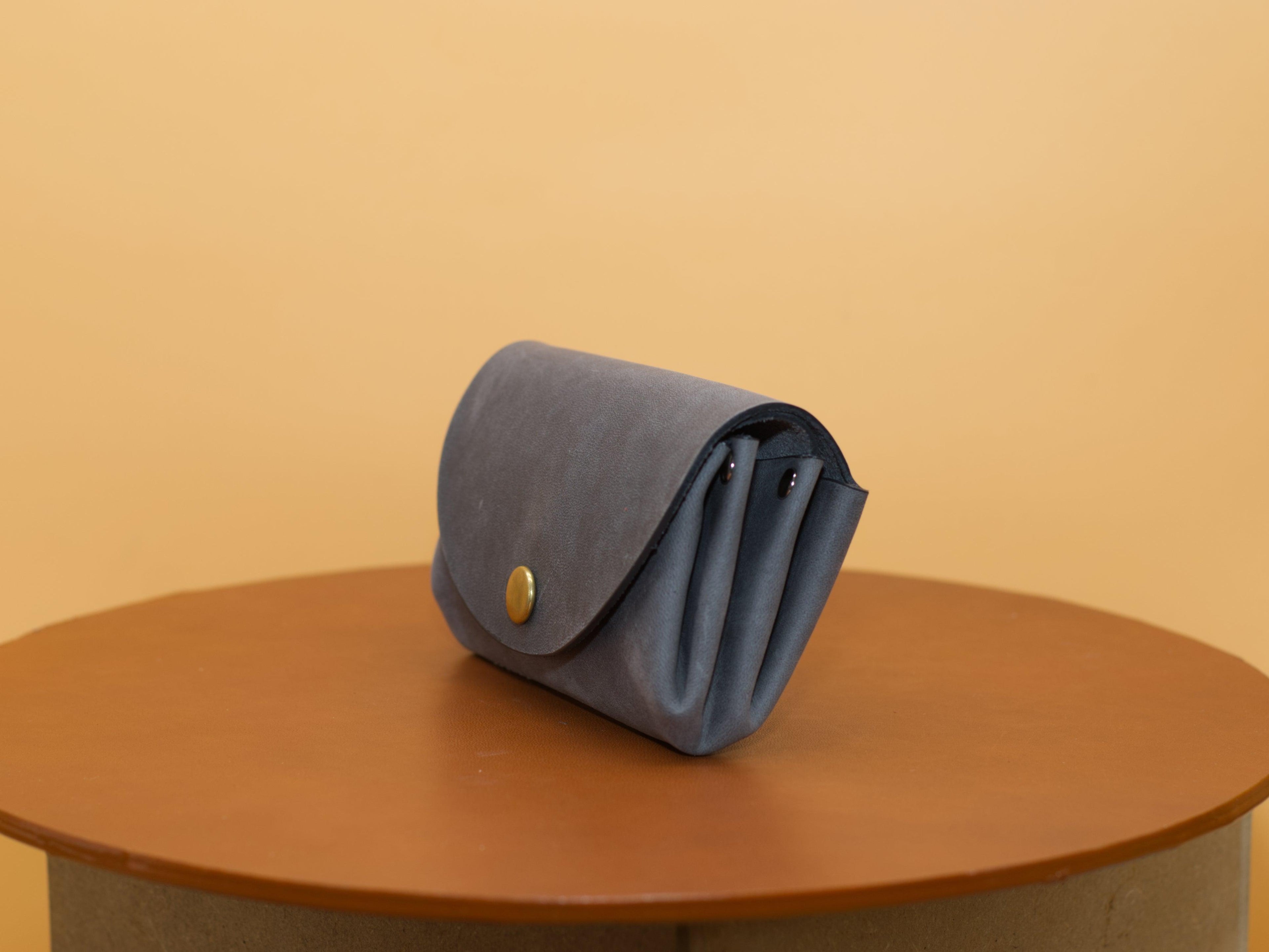 Kleine Geldbeutel für Damen cir. 11,5x8x3,5cm. Schlanke Brieftasche für Damen. Minimalistisches Portemonnaie für Frauen. Geschenke für Sie. - KATAAB