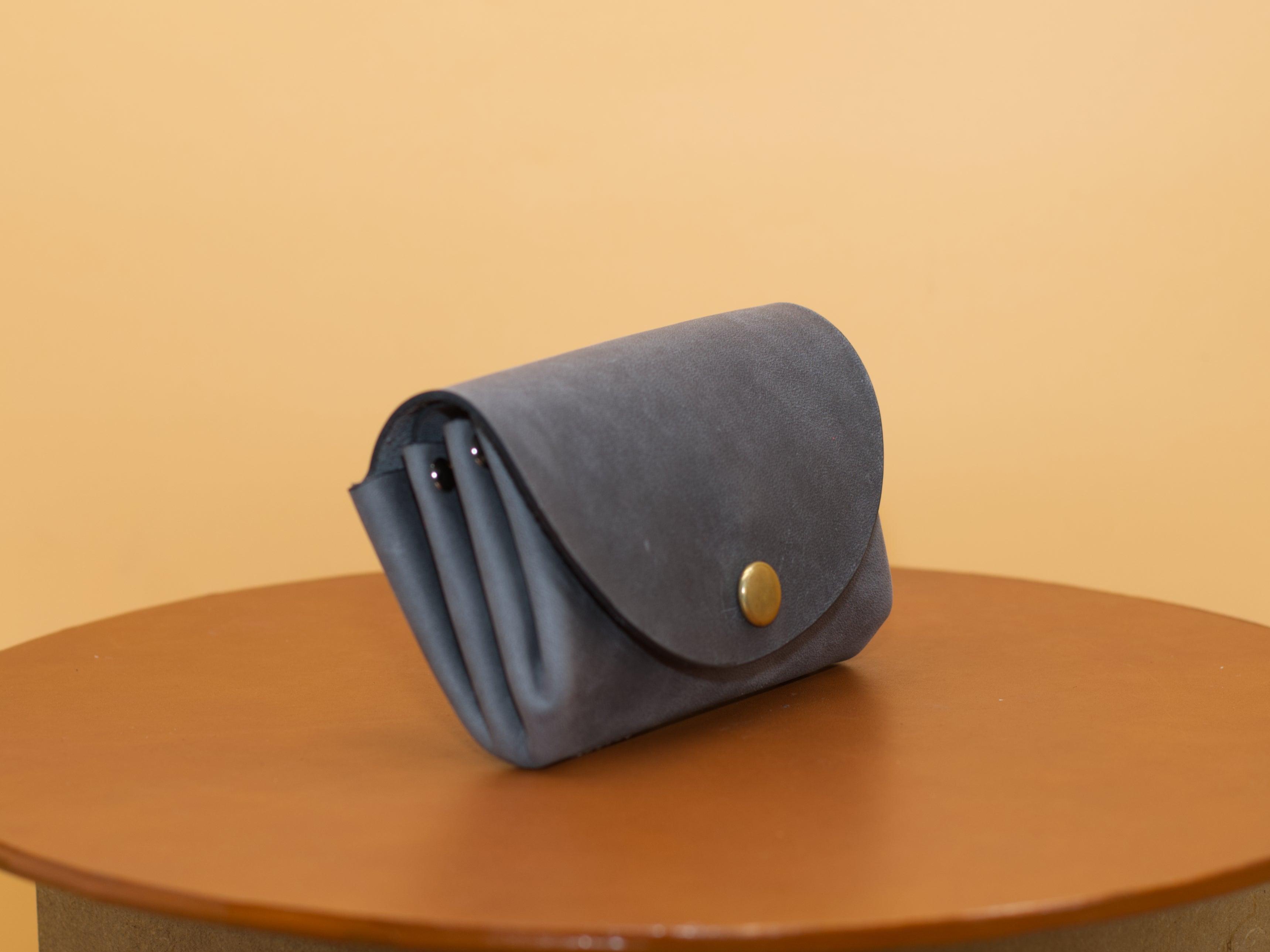 Kleine Geldbeutel für Damen cir. 11,5x8x3,5cm. Schlanke Brieftasche für Damen. Minimalistisches Portemonnaie für Frauen. Geschenke für Sie. - KATAAB
