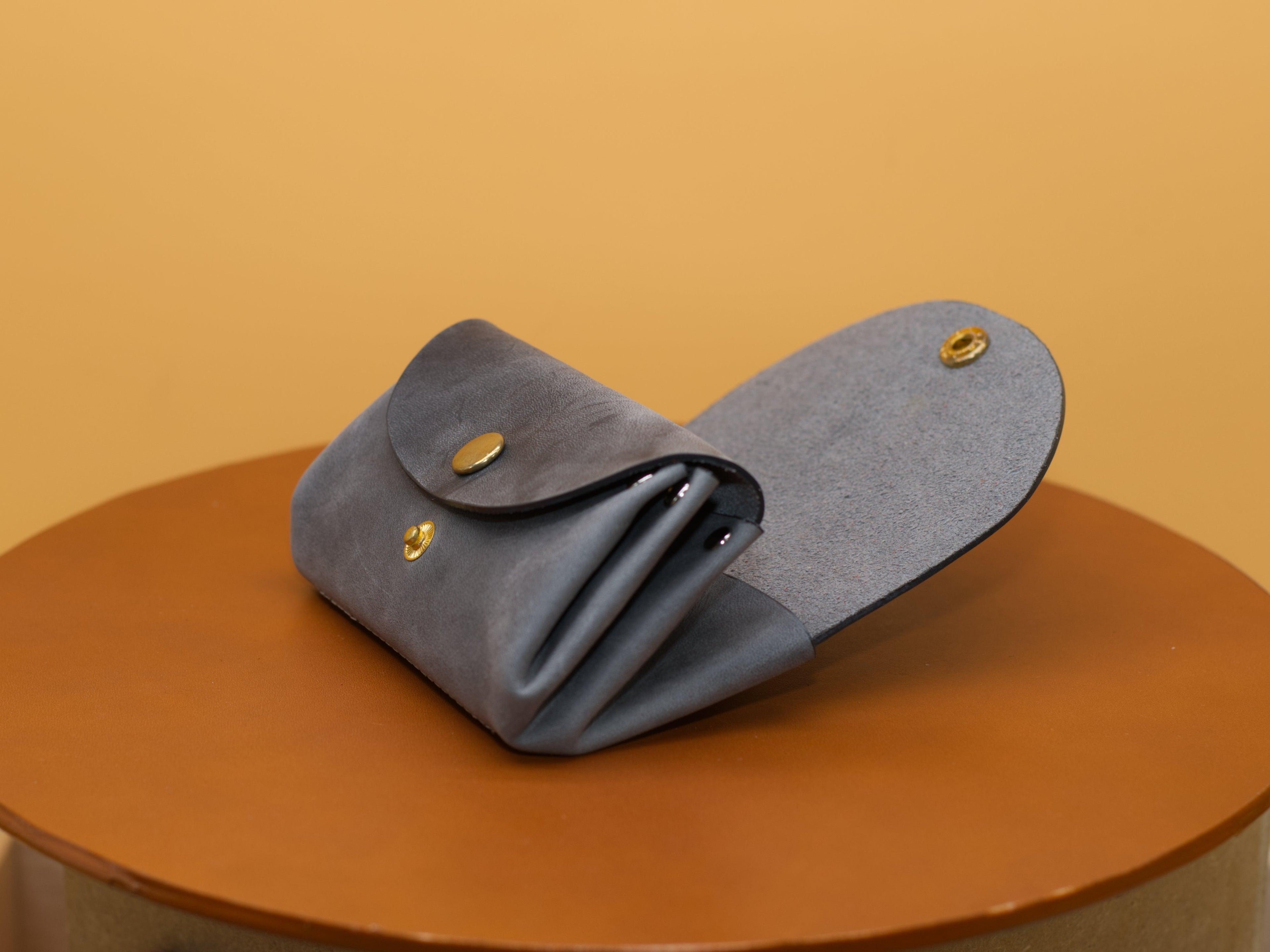 Kleine Geldbeutel für Damen cir. 11,5x8x3,5cm. Schlanke Brieftasche für Damen. Minimalistisches Portemonnaie für Frauen. Geschenke für Sie. - KATAAB