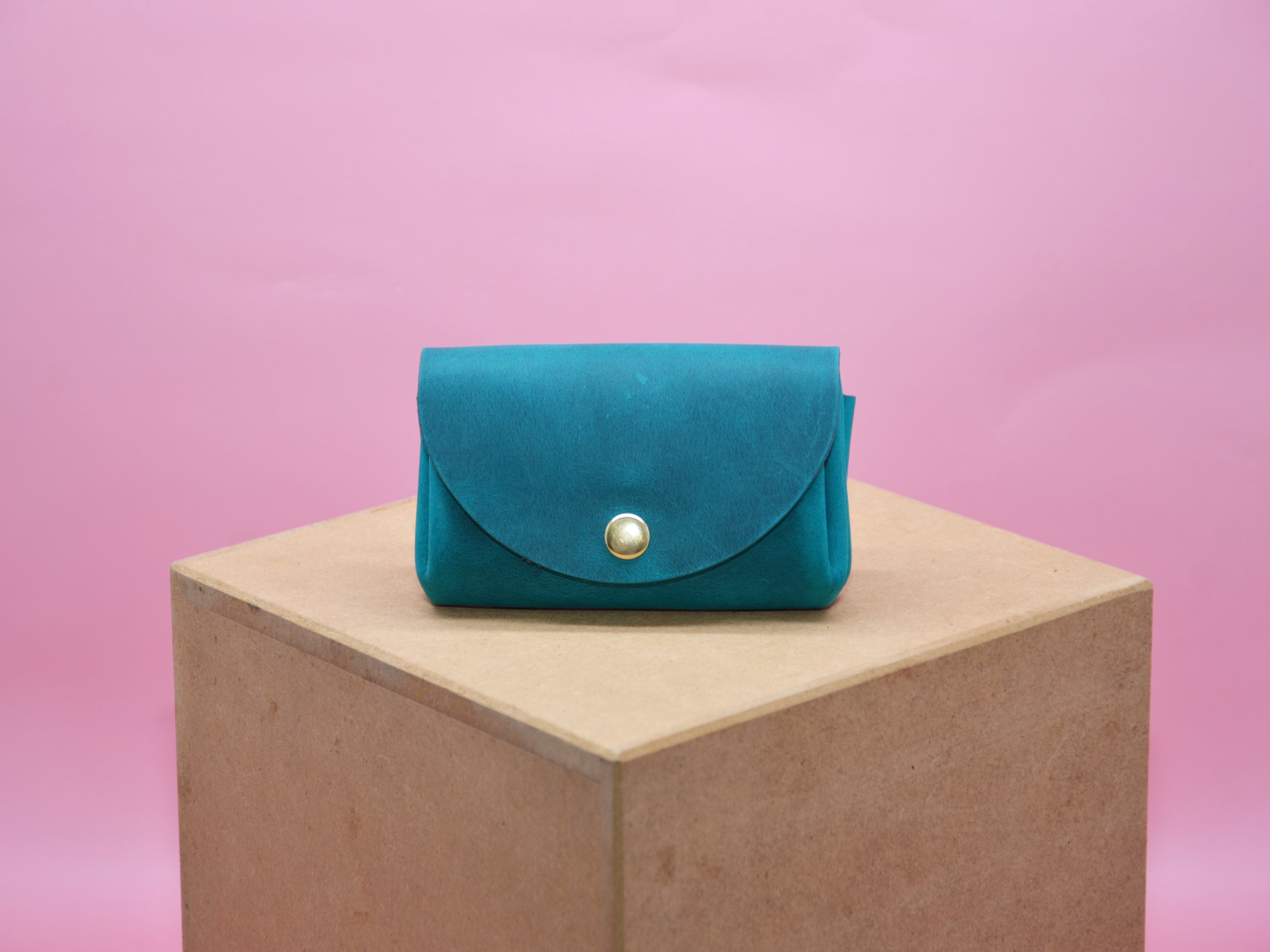 Small wallets for women. Minimalist wallet for women. Gifts for her. Slim wallet. Size approx. 11.5x8x3.5cm.