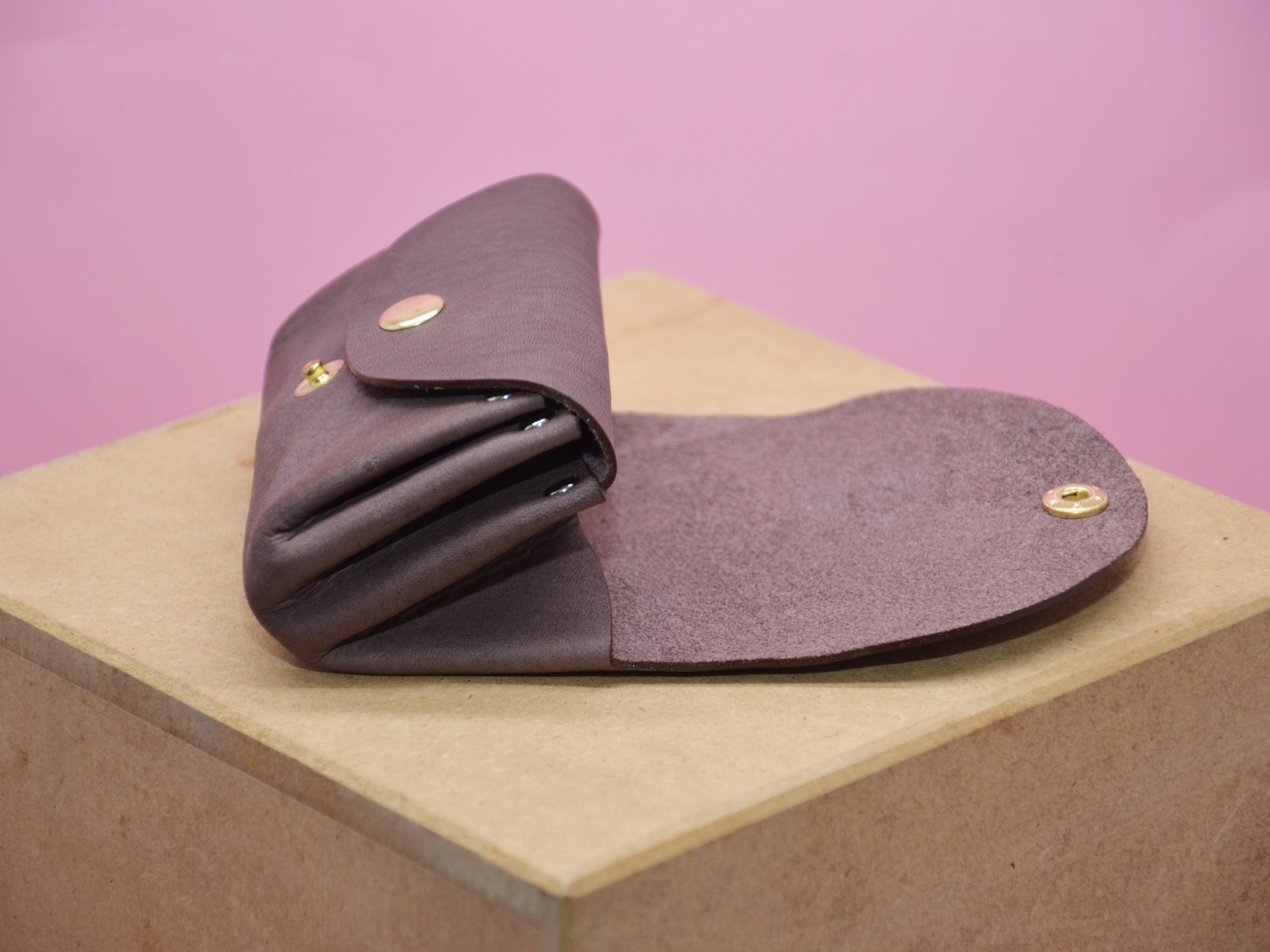 Small wallets for women. Minimalist wallet for women. Gifts for her. Slim wallet. Size approx. 11.5x8x3.5cm.