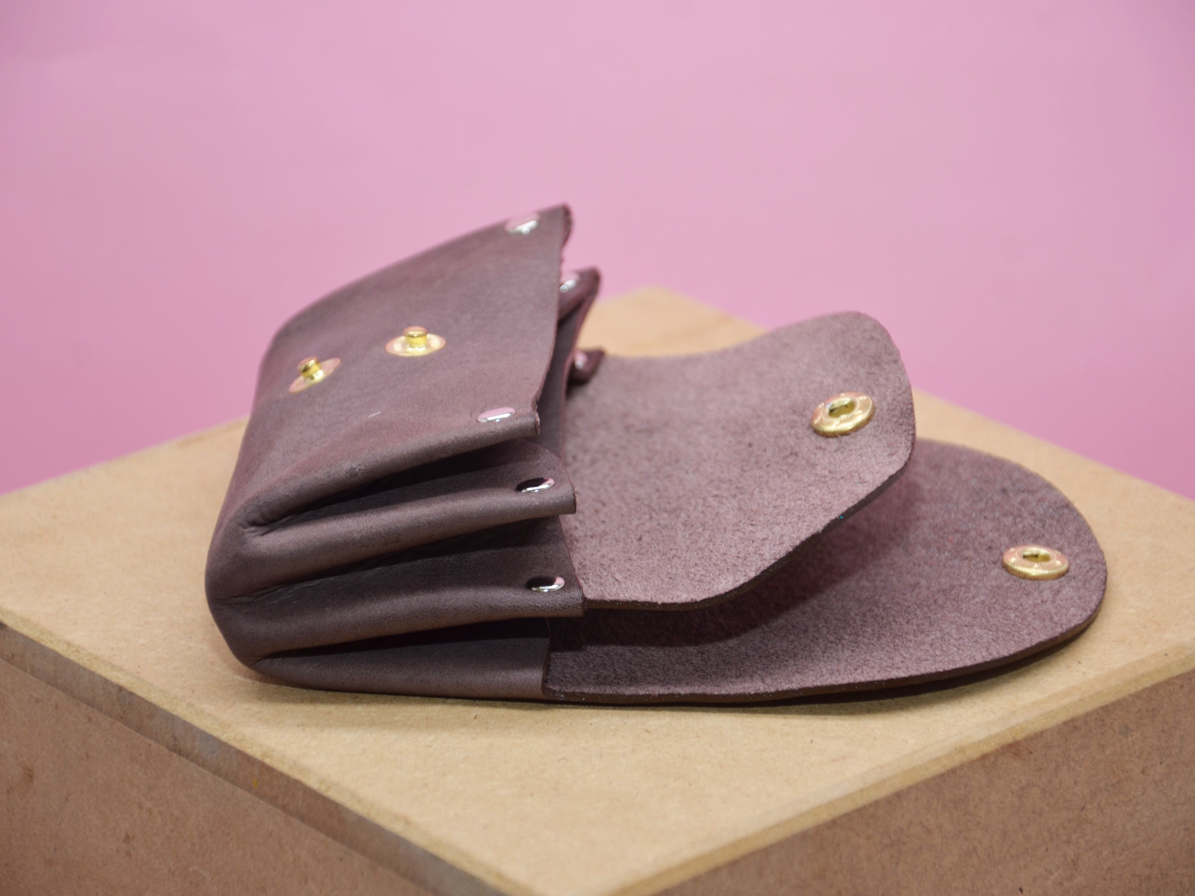 Small wallets for women. Minimalist wallet for women. Gifts for her. Slim wallet. Size approx. 11.5x8x3.5cm.