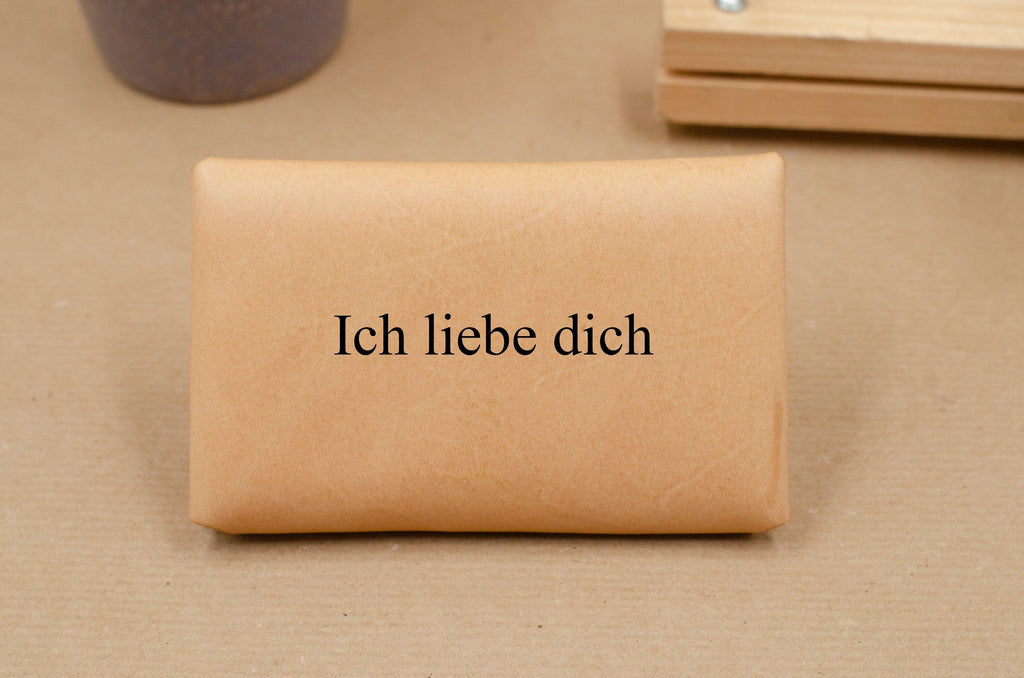 Personalisierte Geldbörse mit Gravur. Monogramme Brieftasche. Minimalistischer Leder Geldbeutel (für Herren / Damen). Geschenk für ihn. - KATAAB