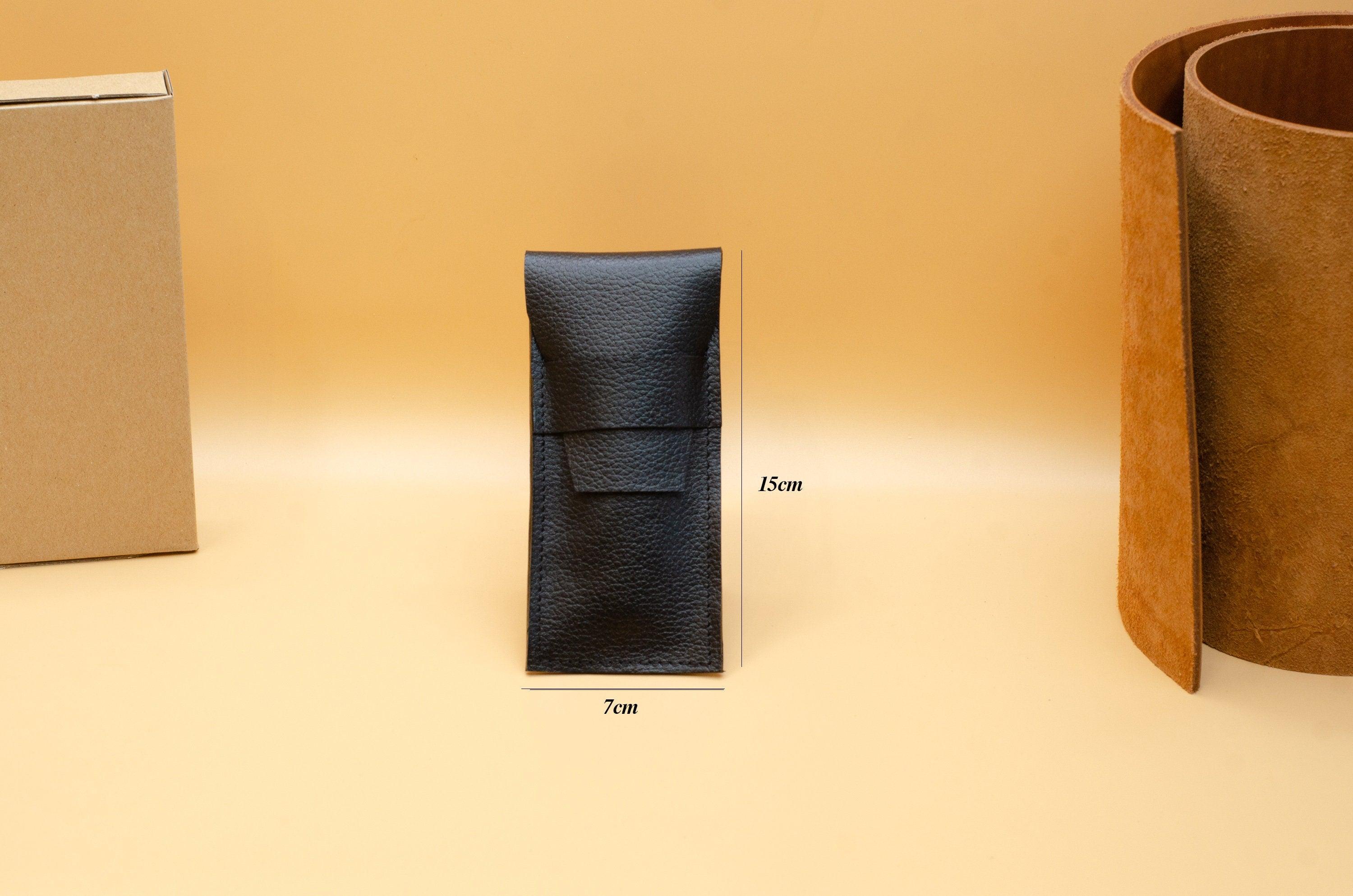 Leder Stifthülle. Personalisiertes Stifteetui. Monogram Stifteetui. Gravur Stifteetui. Monogramm-Federtasche. Bleistifthalter aus Leder. - KATAAB