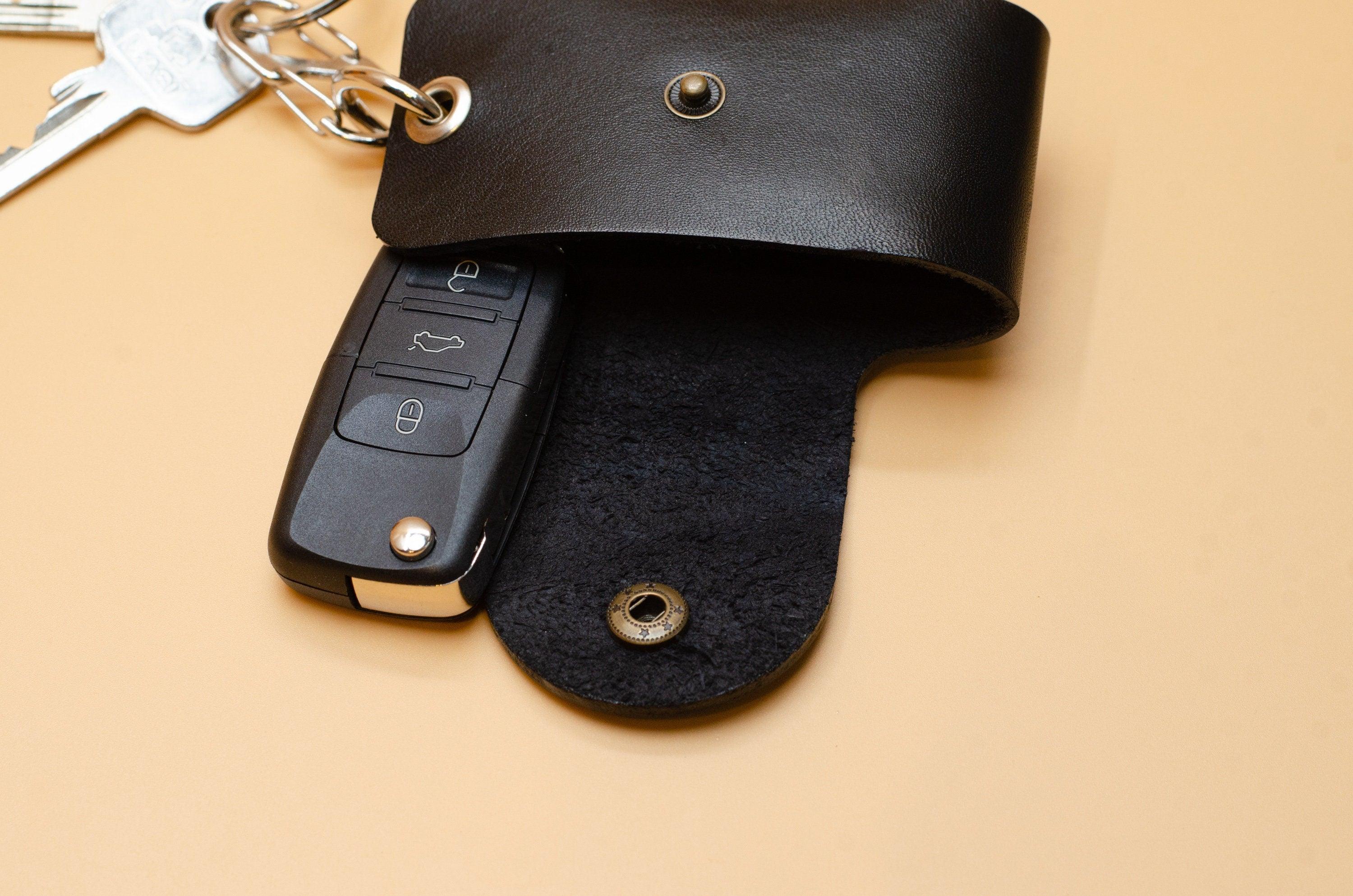 Schlüsseltasche aus Leder. Schlüssel Etui für Auto mit Gravur. Schlüsseltasche für Auto.Schlüssel Etui. Car key case. Geschenke für ihn. - KATAAB