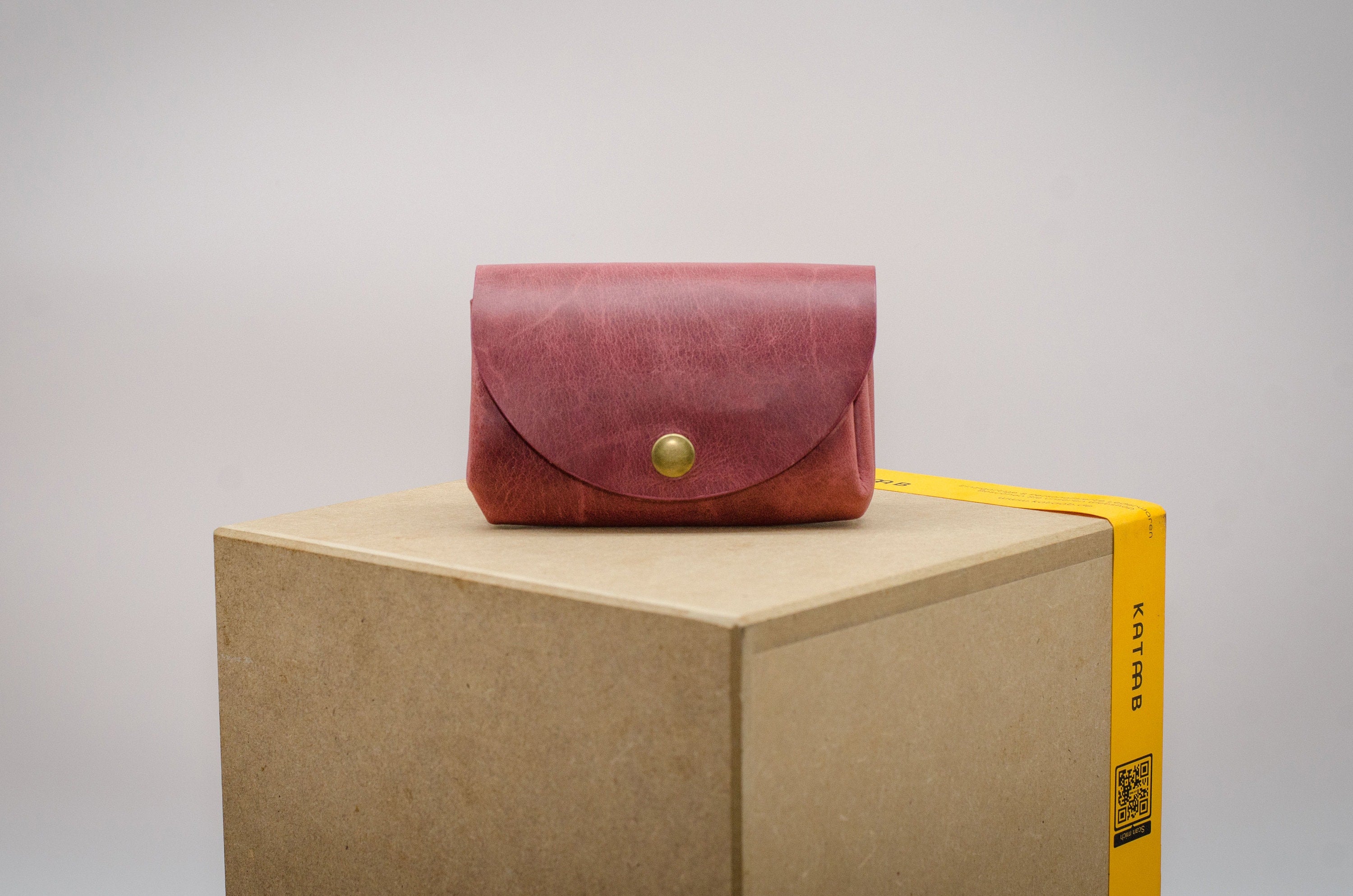 Kleine Geldbeutel für Damen cir. 11,5x8x3,5cm. Schlanke Brieftasche für Damen. Minimalistisches Portemonnaie für Frauen. Geschenke für Sie.