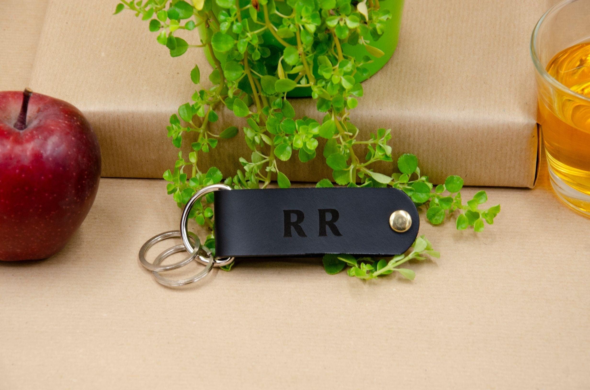 Schlüsselorganizer Leder Gravur. Monogrammed/Name Schlüsselanhänger. Personalisierter Schlüsselanhänger mit Gravur.Geschenk zum Vatertag. - KATAAB