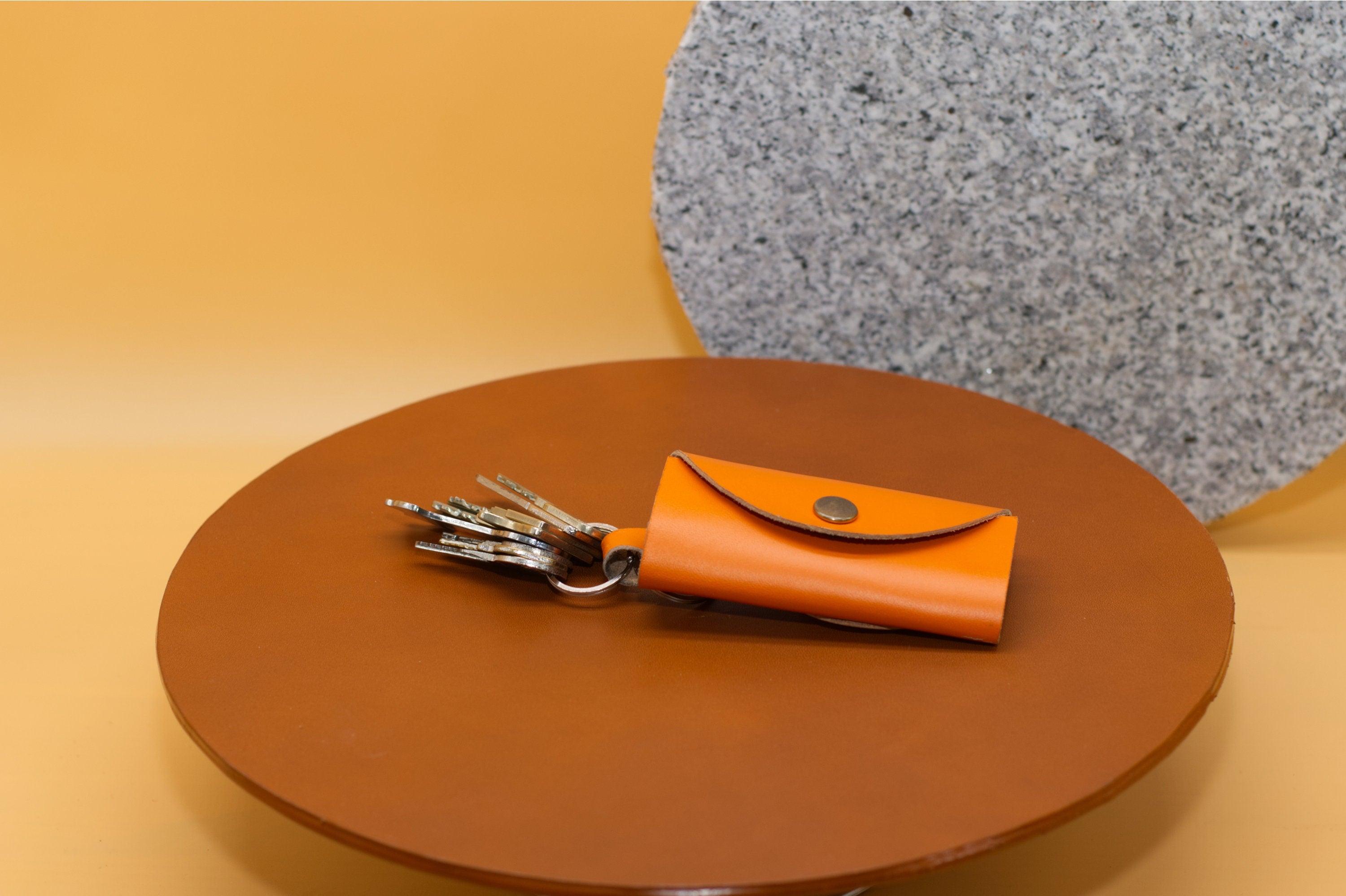 Personalisiertes Leder Schlüsseletui, Minimalistischer Schlüssel-Organizer, Handgefertigter Schlüsselhalter, Geschenkidee für Weihnachten - KATAAB