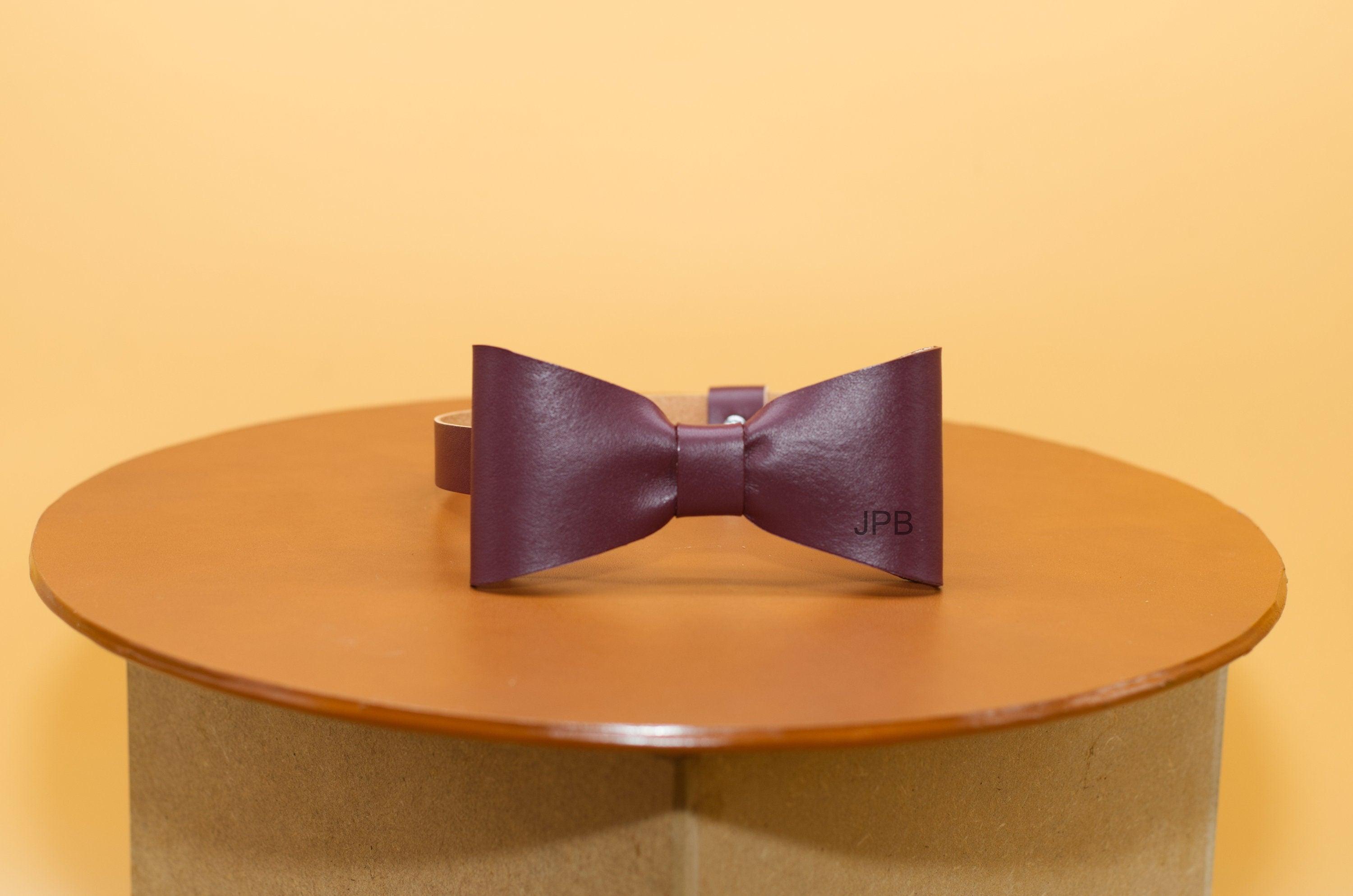 Minimalistische Lederfliege, individuelles Geschenk, Hochzeitsaccessoire, Fliege für den Bräutigam, Trauzeugengeschenk - KATAAB