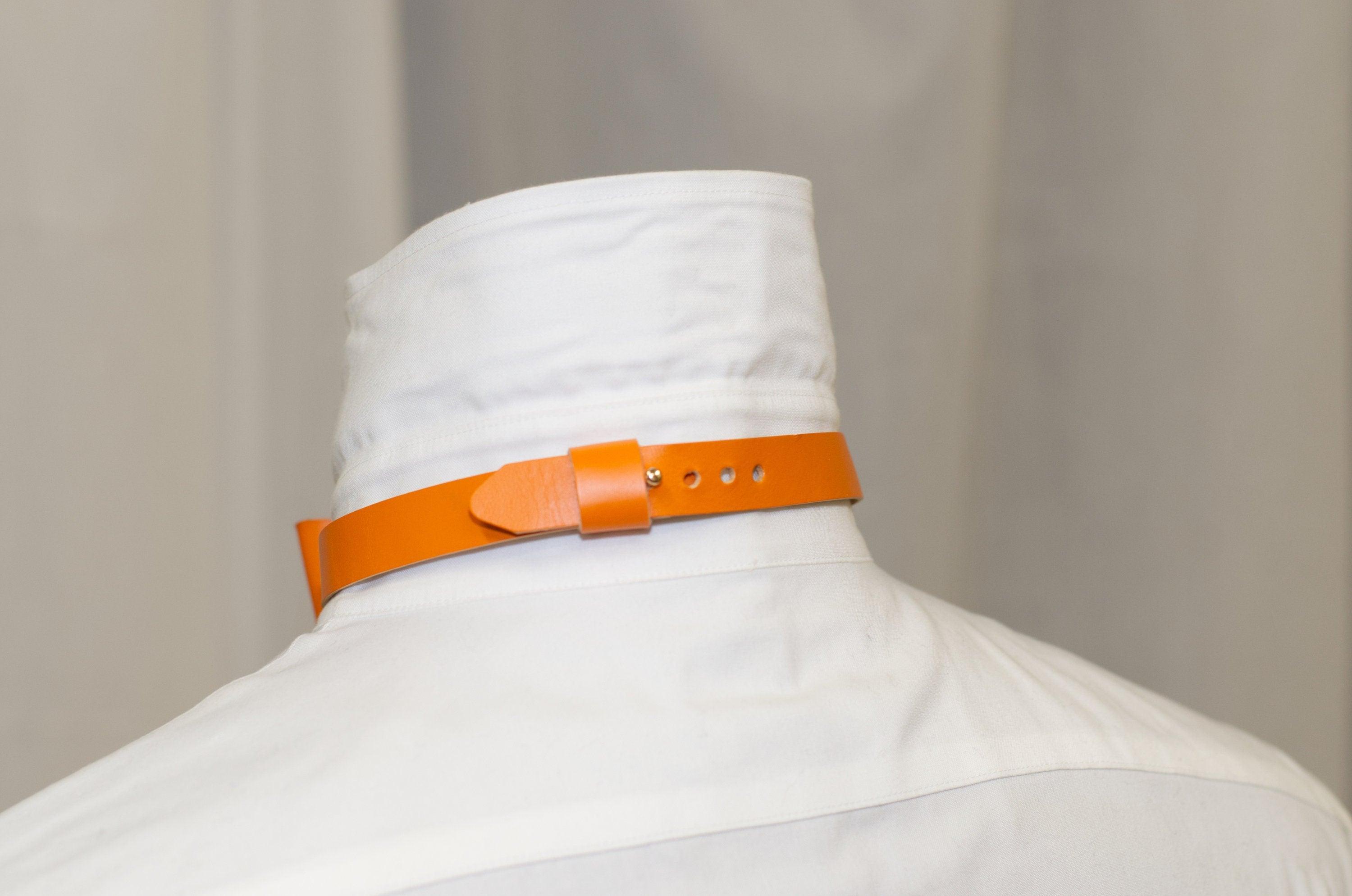 Handgefertigte Lederfliege, personalisiertes Hochzeitsgeschenk, braune Fliege für Herren, Geschenk für zukünftigen Ehemann - KATAAB