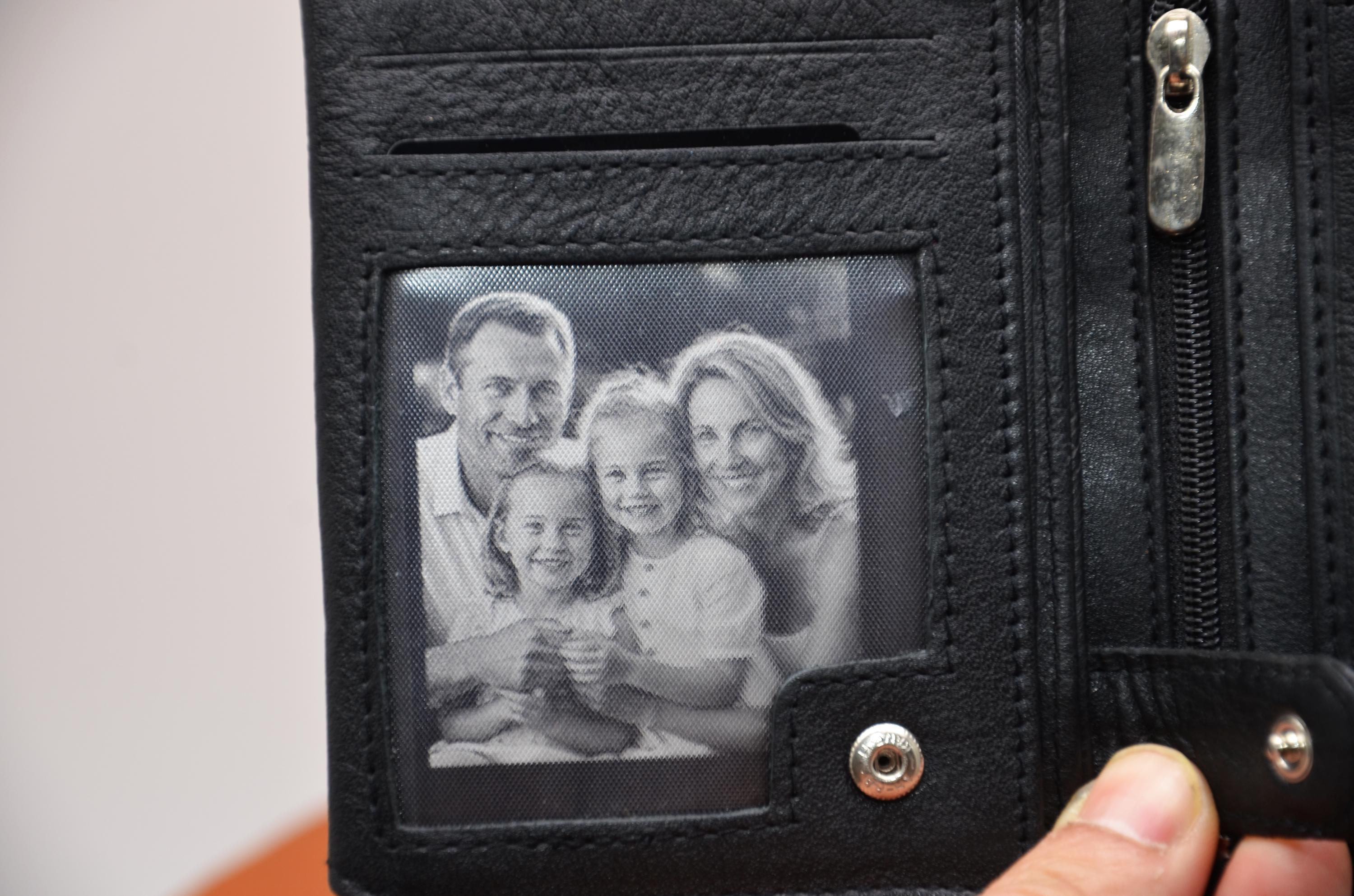 Personalisierte Aluminium Einsteckkarte für Geldbeutel – Foto & Text Gravur – Beidseitig anpassbar – Persönliches Geschenk für Geldbörsen - KATAAB