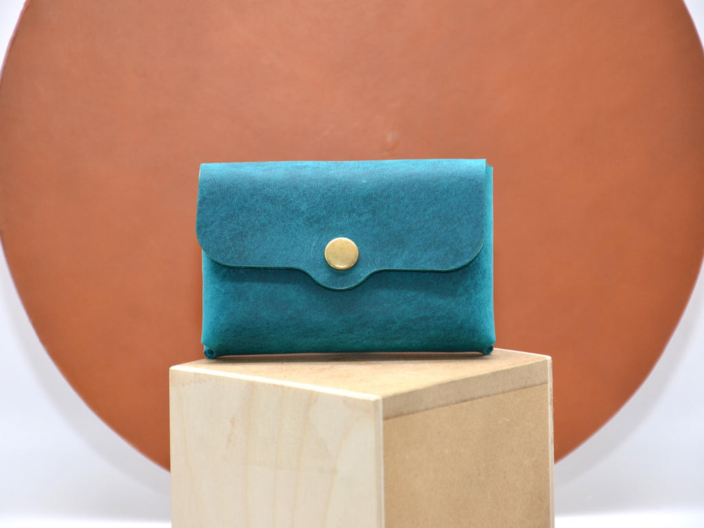Kleinlederetui für Damen. Schlanke Portemonnaie für Damen. Minimalistische Brieftasche. Leder Geldbeutel. Geschenk für Sie. Geldbörse. - KATAAB
