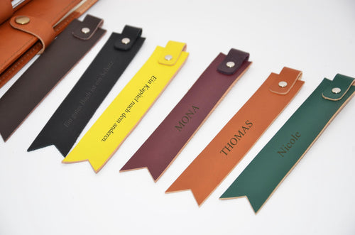 Personalisierter Leder Lesezeichen. Graviertes Buchzeichen mit Initialen oder Namen. Perfekte Geschenkidee für Leseratten. - KATAAB