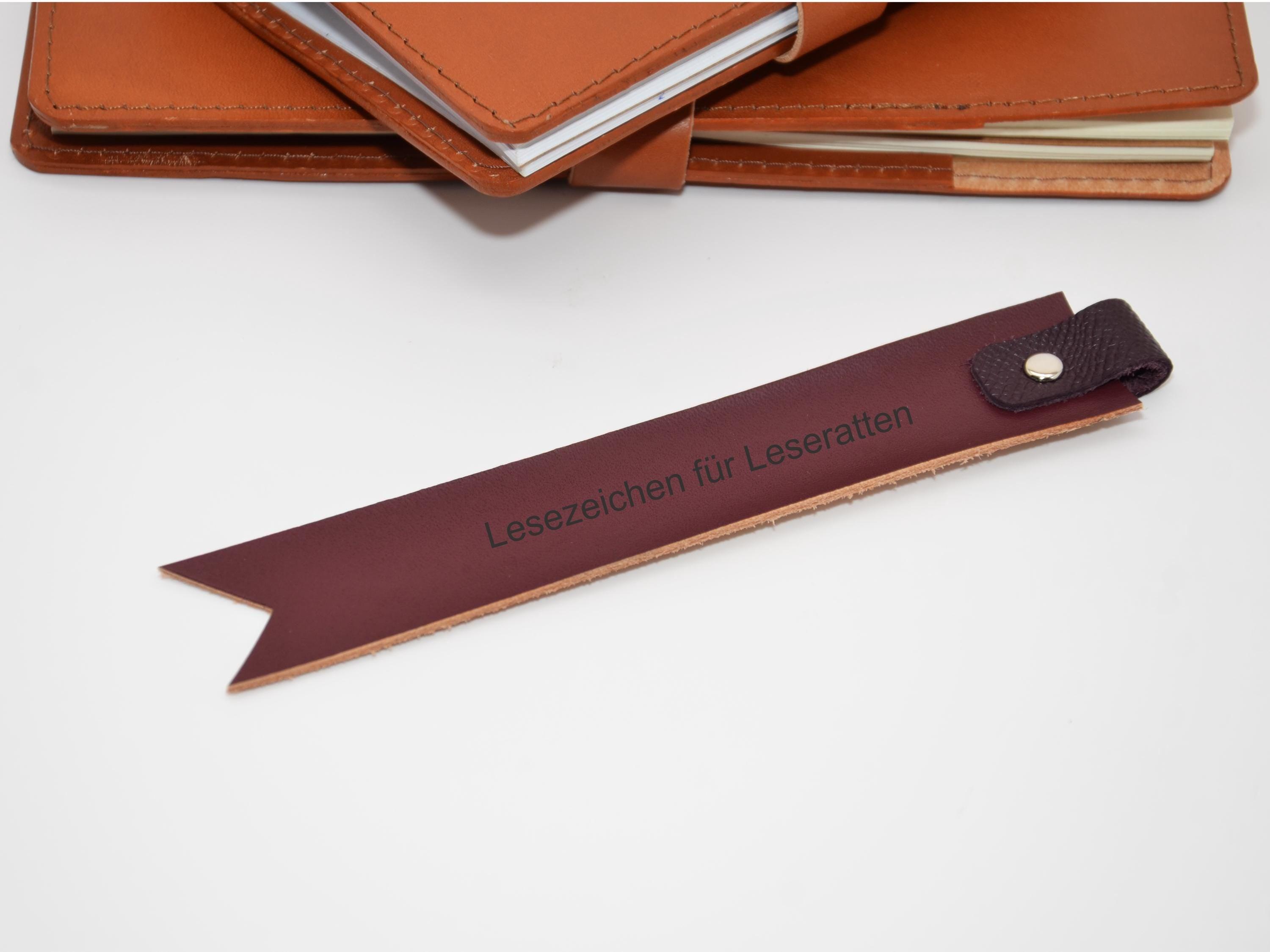 Personalisierter Leder Lesezeichen. Graviertes Buchzeichen mit Initialen oder Namen. Perfekte Geschenkidee für Leseratten. - KATAAB
