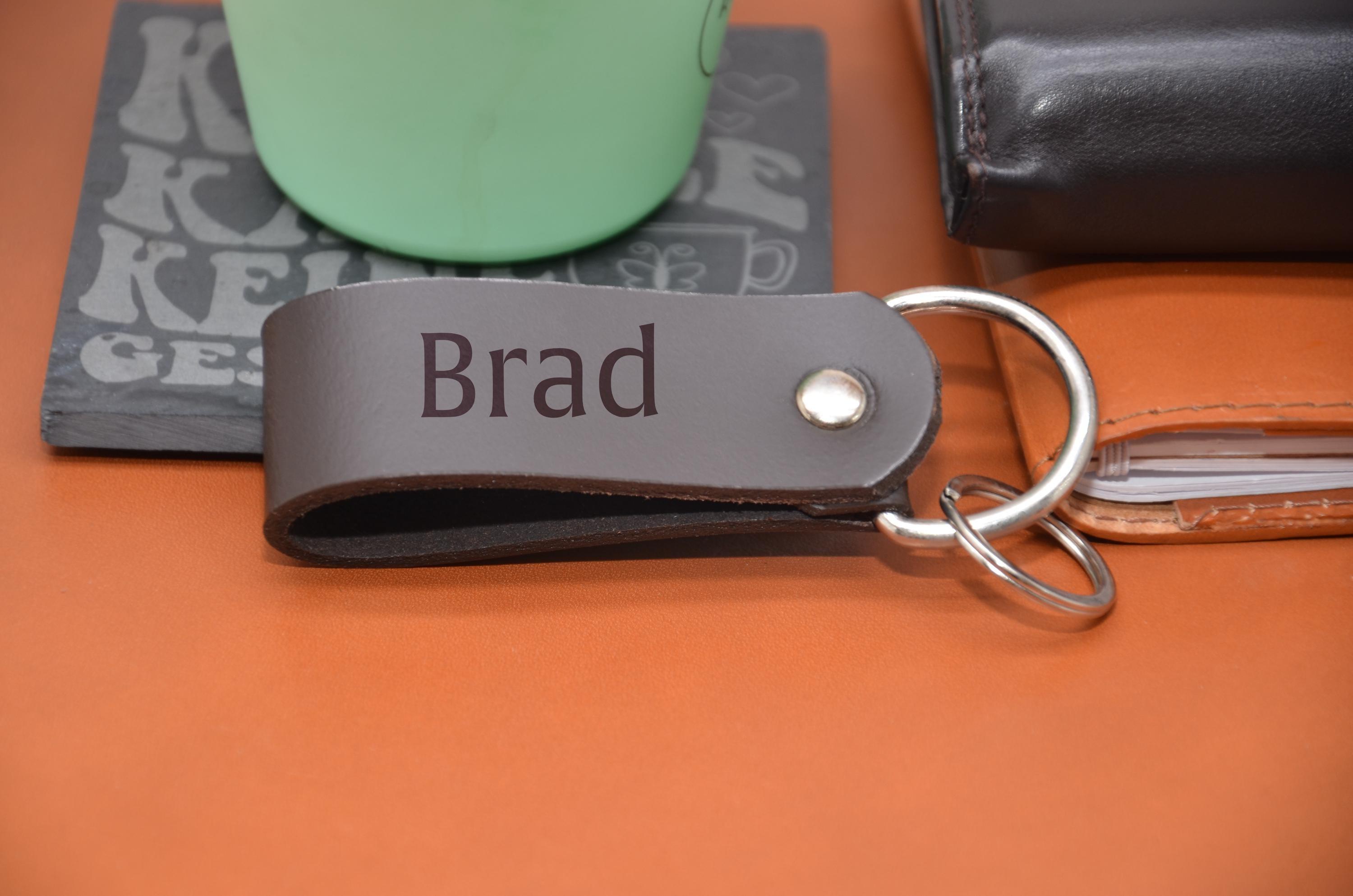 Name Schlüsselanhänger. Personalisierter Schlüsselanhänger mit Gravur. Geschenk für ihn. Geburtstagsgeschenk. Personalized gifts - KATAAB