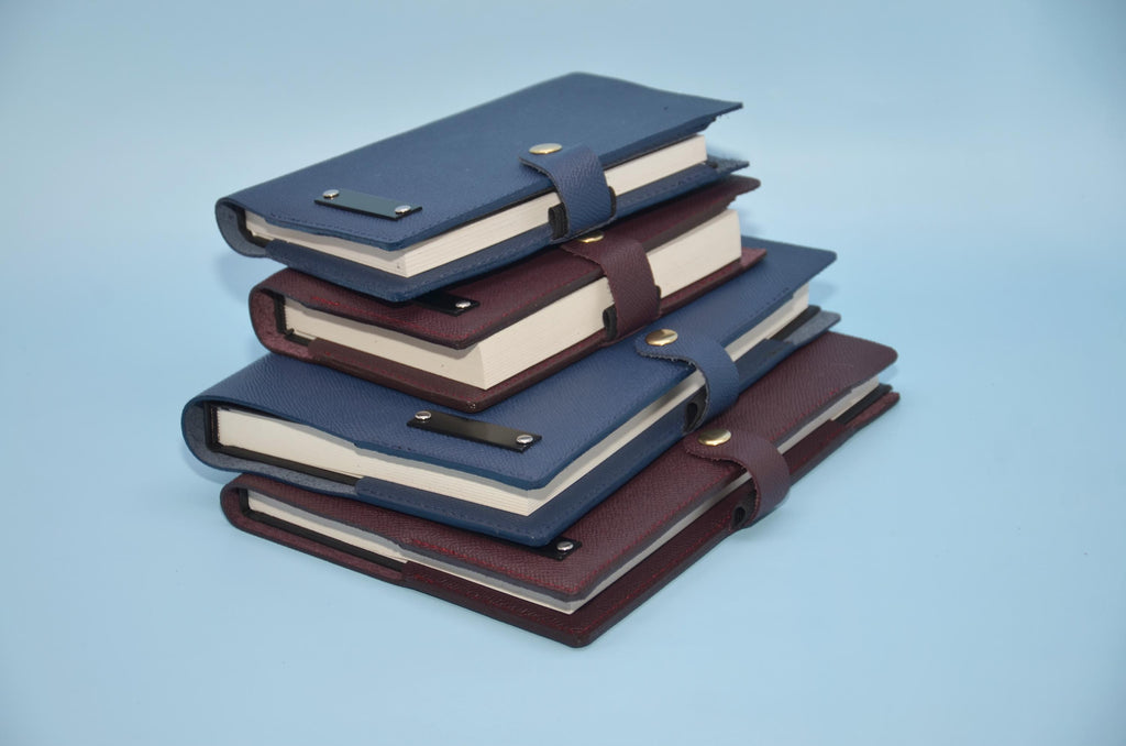 Personalisierte Leder Buchhülle A5 – Nappa-Leder mit Epsom-Prägung, Refill Tagebuch, Geschenk Journal Cover. Geschenke für sie oder ihn.